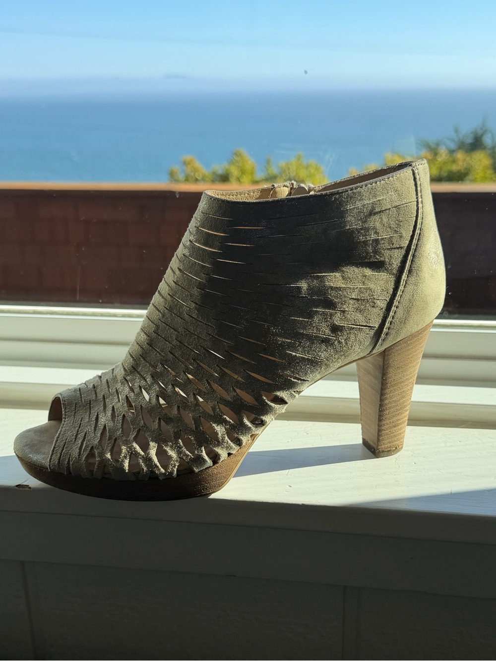 Paul Green Olive Cutout Peep-Toe Ankle Bootie ❤️💫